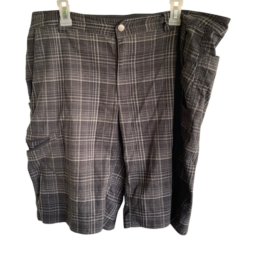 Columbia Gray Plaid Shorts Omni-Wick Mens Size 38 x 12